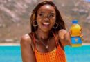 Potelwa o boela ho Tropika Island ka sehla se tletseng dinaledi