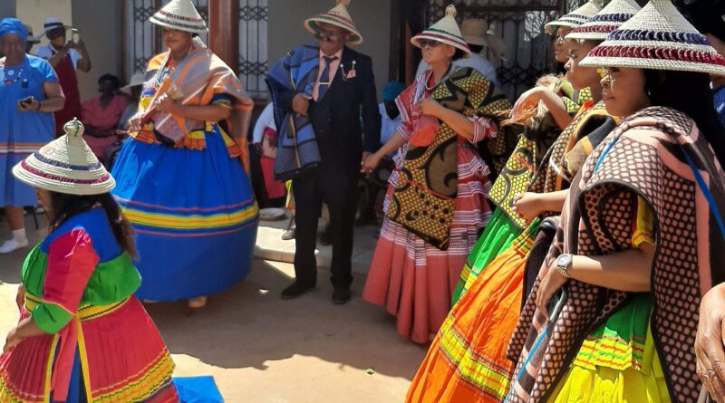 Bokgabane ba diaparo tsa setso sa Basotho le nalane ya tsona