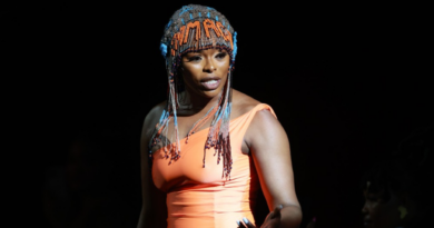 Unathi o kgothaletsa bomme pele ho nako ya lebollo: “Llang, rapelang, le tshepe maikutlo a lona”