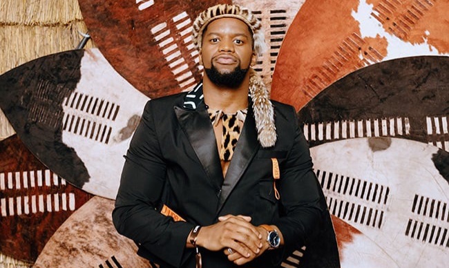 Senzo Radebe o bontsha hore botsitso dijong bo ka haha mmele o tiileng